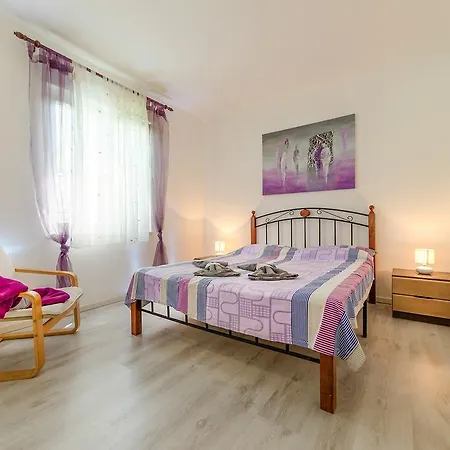 Charming House On The And Deluxe Daire *