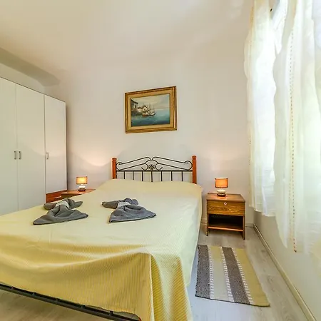 Apartment Charming House On The And Deluxe Pula