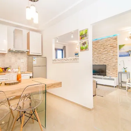 Charming House On The And Deluxe Daire *