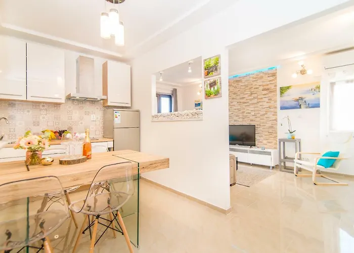 Charming House On The And Deluxe 아파트 *