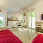 Charming House On The And Deluxe Apartment