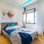 Charming House On The And Deluxe *