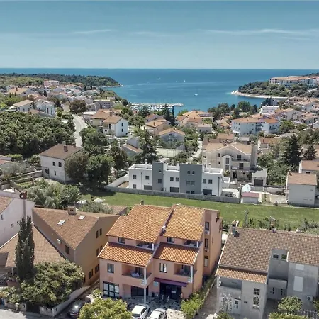 Charming House On The And Deluxe Apartament Pula
