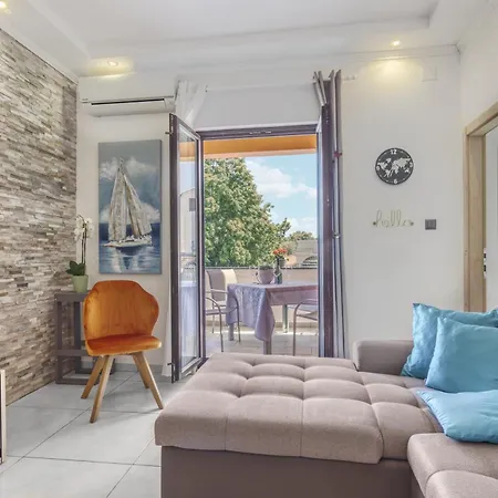 Charming House On The And Deluxe Apartament