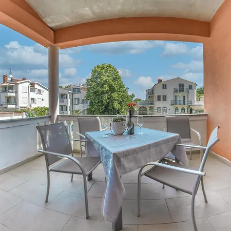 Charming House On The And Deluxe Apartament Pula