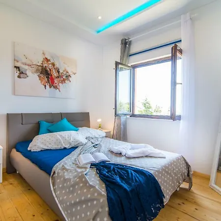 Charming House On The And Deluxe *
