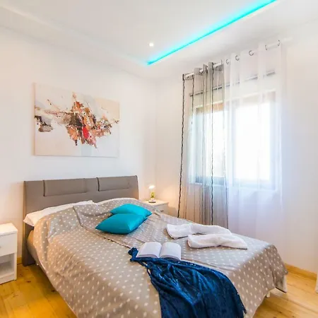 Charming House On The And Deluxe بولا