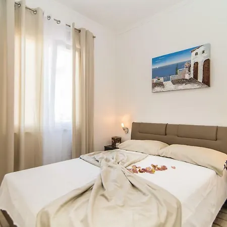 Charming House On The And Deluxe Apartament Pula