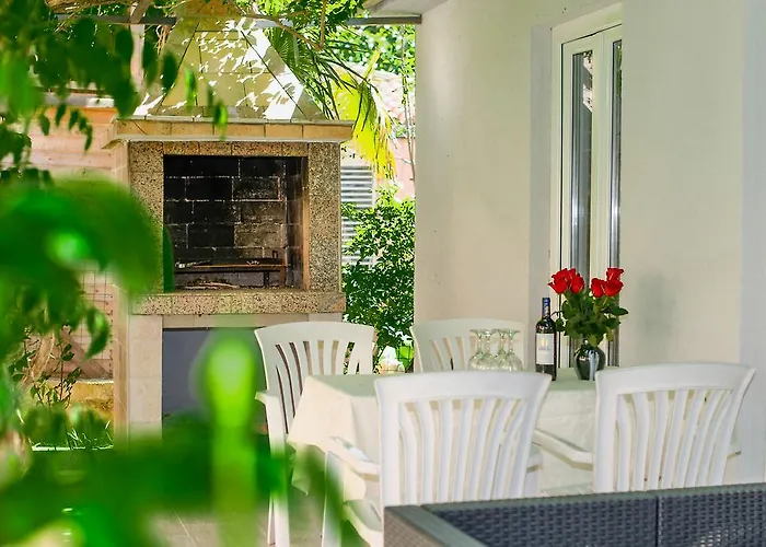 Charming House On The Beach * Pula