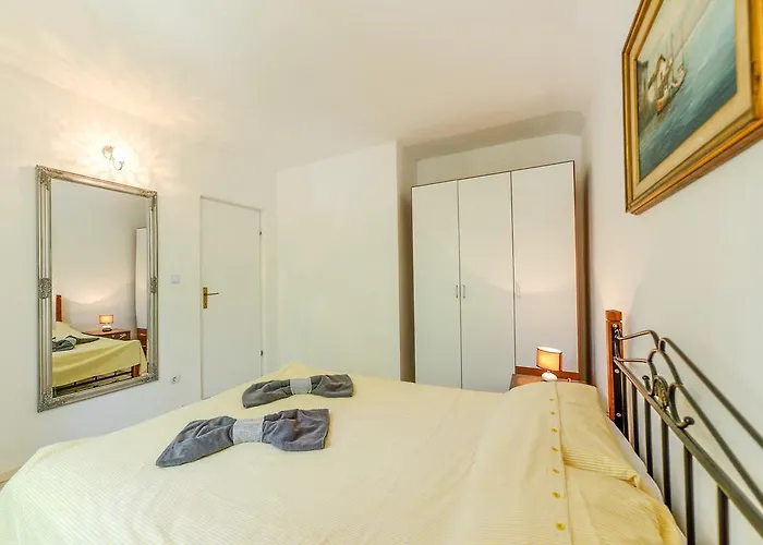 Charming House On The And Deluxe Apartamento