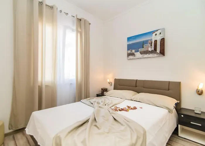 Charming House On The And Deluxe Apartamento Pula