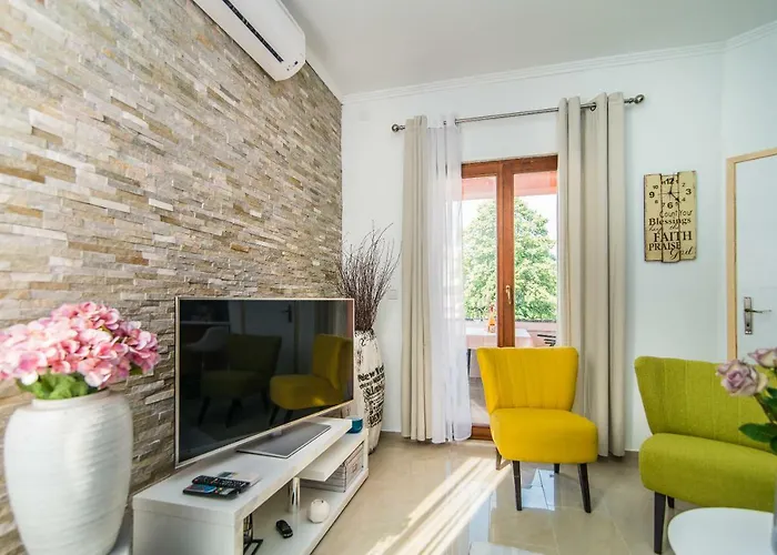 Charming House On The And Deluxe Apartamento Pula