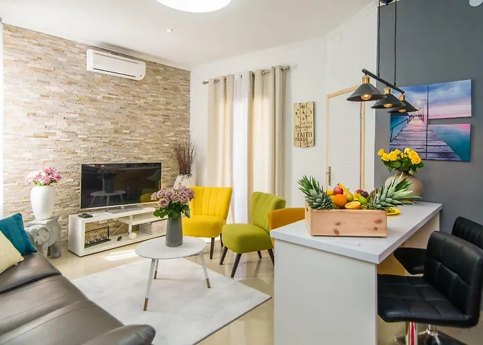 Charming House On The And Deluxe Apartamento Pula
